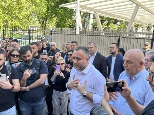 Marš za anđele: Protest zbog požara u Kočanima stigao pred Sobranje