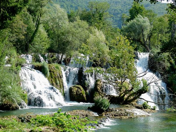Martin Brod: Gdje Una pere jorgane, a miris svježeg hljeba mami iz dimnjaka