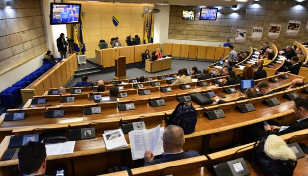 Martinović: Nije trenutak da se zakonom zabrani pušenje