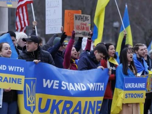 Masa Amerikanaca protestuje nakon skandala u Bijeloj kući, podrška Zelenskom