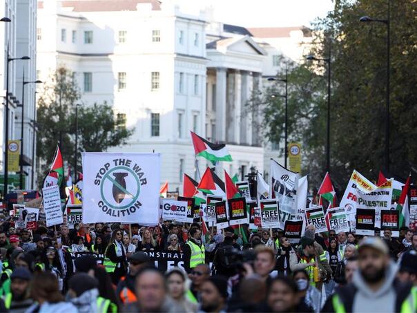 Masa ljudi i policija: U Londonu novi marš podrške Palestini