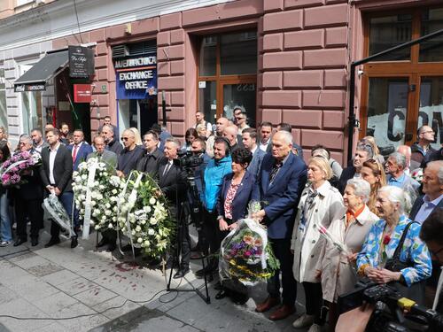 Masakr u Ferhadiji: Obilježena 33. godišnjica ubistva 26 Sarajlija u redu za hljeb