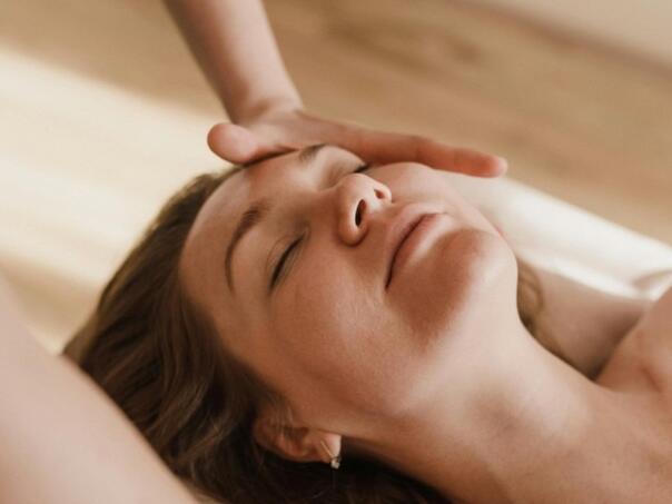 Masaža glave opušta dublje od masaže cijelog tijela