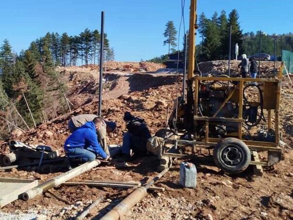 Mašine na terenu, počela sanacija klizišta iznad Sarajeva