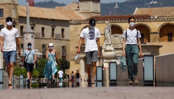 Maske u nekim zemljama obavezne i na otvorenom