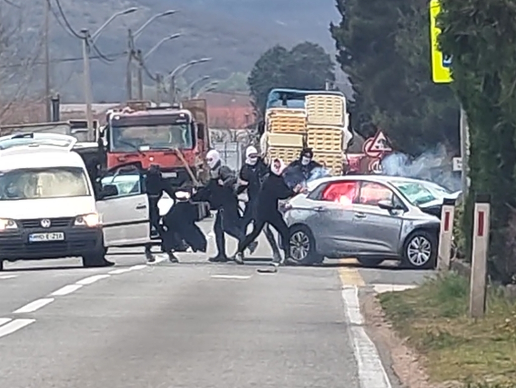 Maskirane osobe palicama i bakljama napale vozača kod Mostara