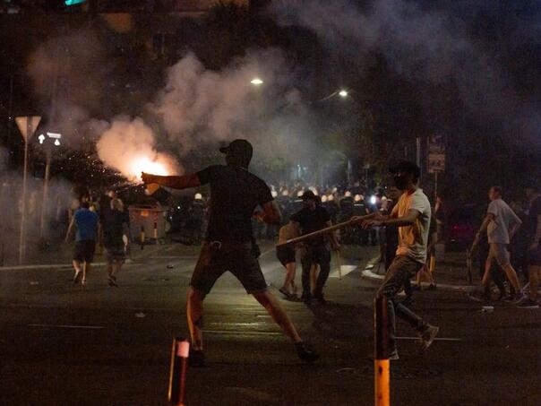 Maskirane osobe upale u radionicu u Valjevu: Gazda pretučen jer podržava studente