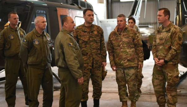 Mašović i Gowen posjetili eskadron Brigade zračnih snaga OSBiH