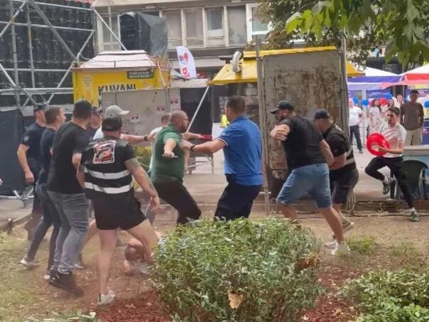 Masovna tuča Vučićevih pristalica i građana u Užicu