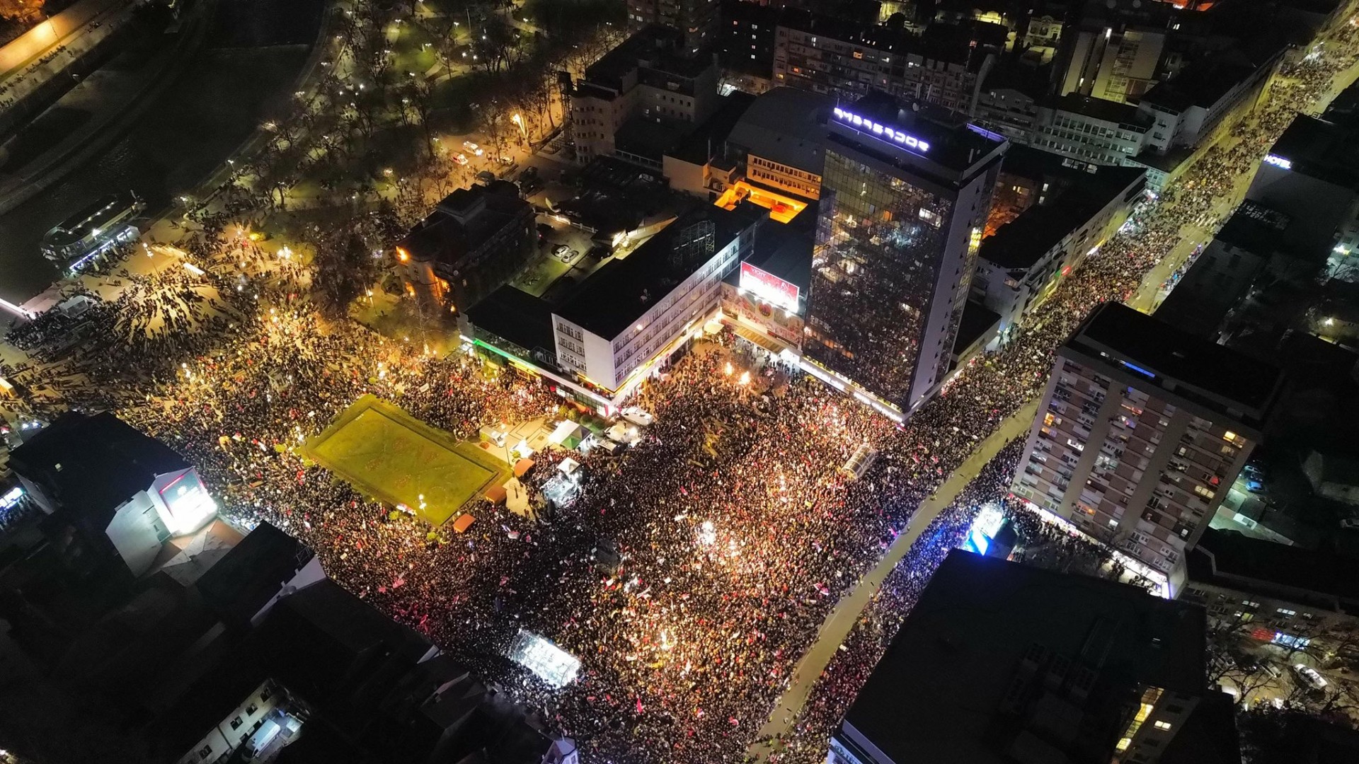Masovni protest u Nišu završio 15-minutnom šutnjom za 15 poginulih u Novom Sadu