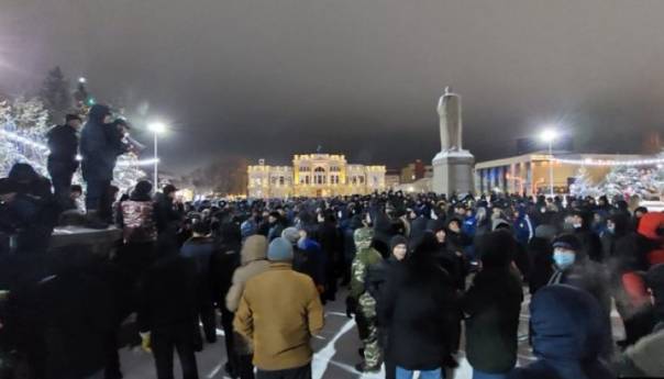 Masovni protesti nakon poskupljenja prirodnog gasa