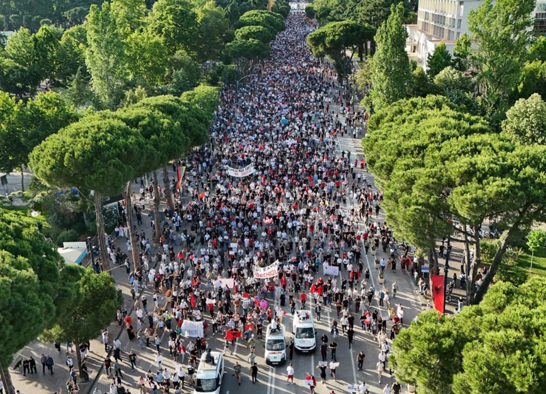 Masovni protesti u Albaniji: Građani ustali protiv Trumpovog turističkog projekta