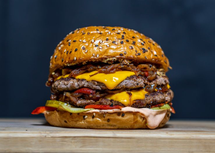 Masovno trovanje hamburgerima u Sj. Makedoniji: 15 učenika u bolnici