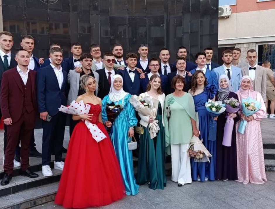 Maturanti Mašinsko-saobraćajne škole Bihać proslavili završetak srednjoškolskog obrazovanja
