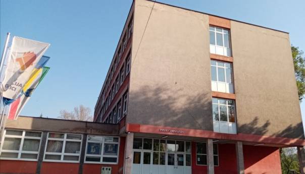 Maturanti osnovnih i srednjih škola u ZDK-u od danas ponovo u klupama