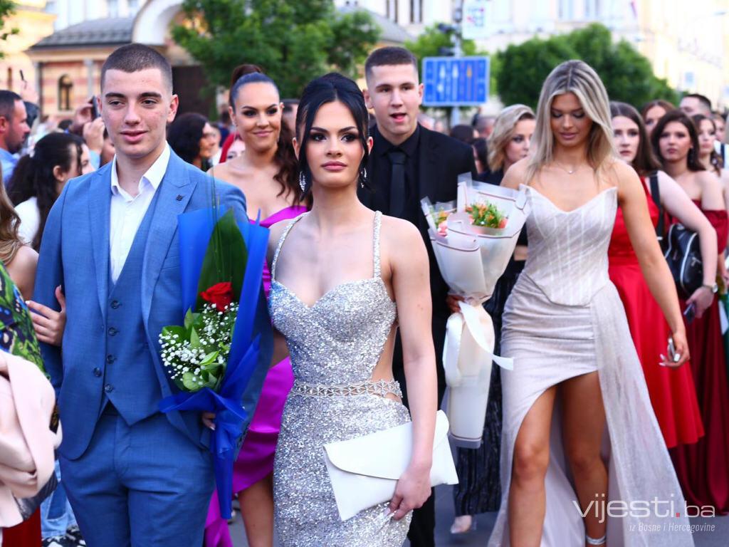 Maturski defile učenika medicinske škole u Banjoj Luci