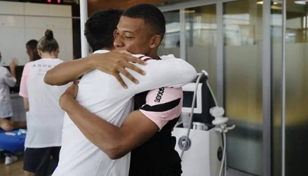 Mbappe poželio dobrodošlicu Messiju