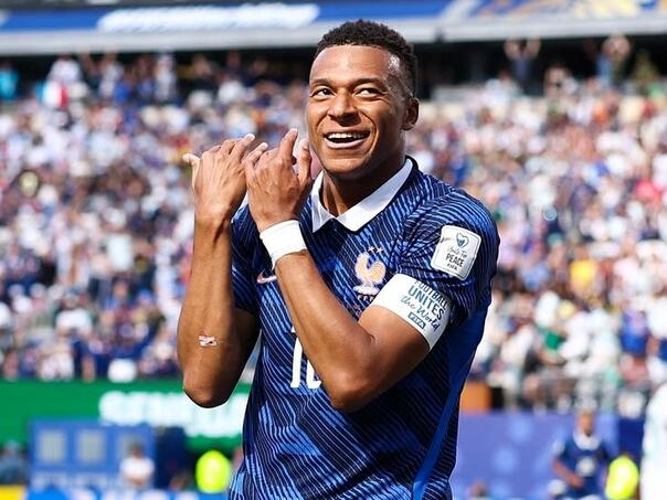 Mbappe prestigao Messija, pa ga pohvalio: Zabijat će opet, kao i uvijek