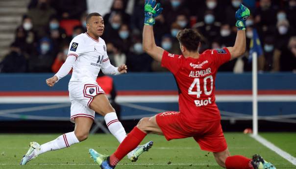 Mbappe u posljednjim sekundama donio pobjedu PSG-u nad Rennesom