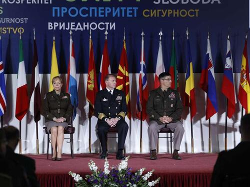 McGaha predala komandnu dužnost NATO Štaba brigadnom generalu Valasu