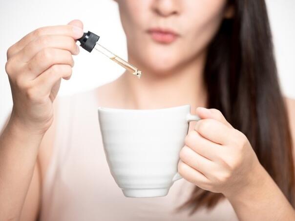 Med u očima? Saznajte kako pomaže kod konjunktivitisa