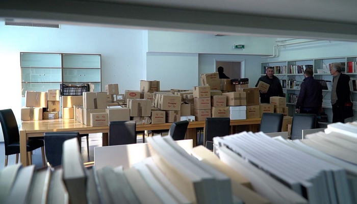 Media centar IZ uručio najveću donaciju knjiga biblioteci u Potočarima