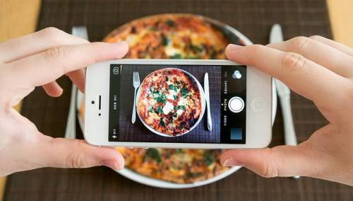 Medicinski univerzitet u Beču: Influenseri reklamiraju nezdravu hranu