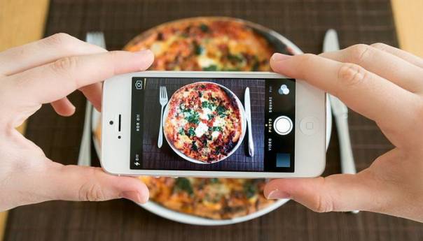 Medicinski univerzitet u Beču: Influenseri reklamiraju nezdravu hranu