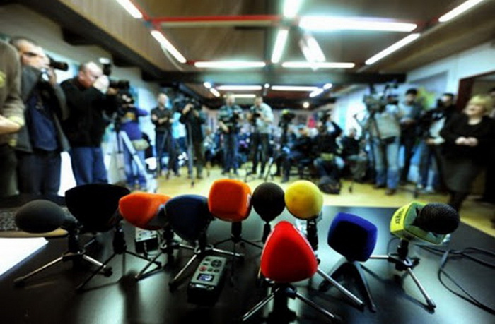 Mediji na informativnim respiratorima: Kako do zvaničnih informacija?