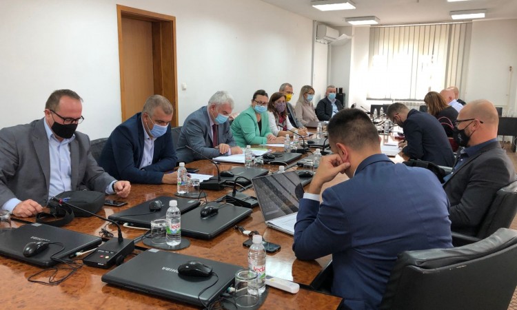 Među 38 smrtnih ishoda tri mlade nevakcinisane osobe bez drugih oboljenja