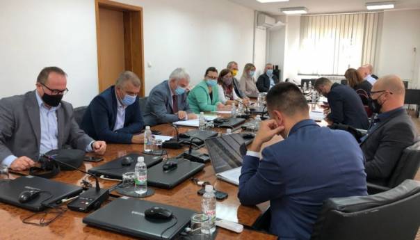 Među 38 smrtnih ishoda tri mlade nevakcinisane osobe bez drugih oboljenja