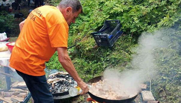 Međunarodna Pekijada kod Vareša, takmičenje u pripremi najukusnijeg jela ispod sača