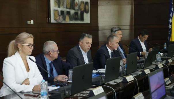 Međunarodnom aerodromu Sarajevu 2.000.000 KM za nabavku spasilačko-vatrogasnog vozila