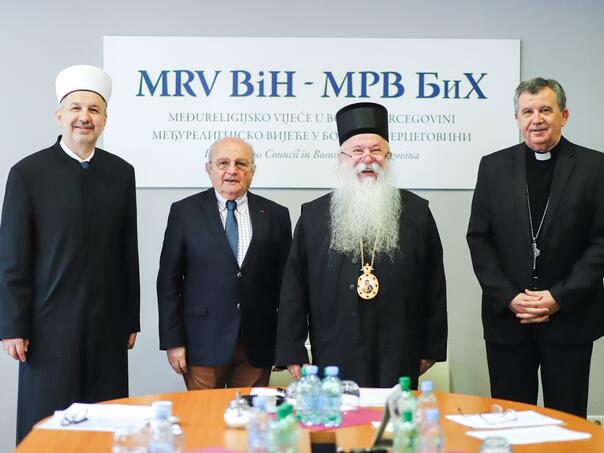 Međureligijsko vijeće u BiH osudilo napade na vjerske objekte u Kaknju i Tuzli