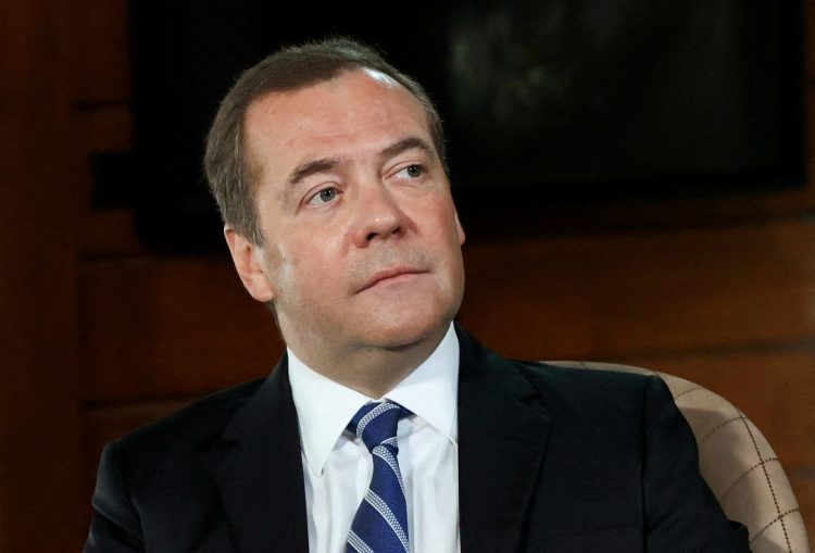 Medvedev: Ako EU ograniči cijenu ruskog gasa, neće ga biti