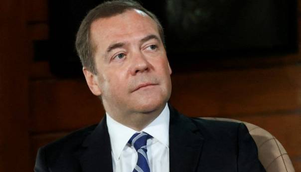 Medvedev: Ako EU ograniči cijenu ruskog gasa, neće ga biti