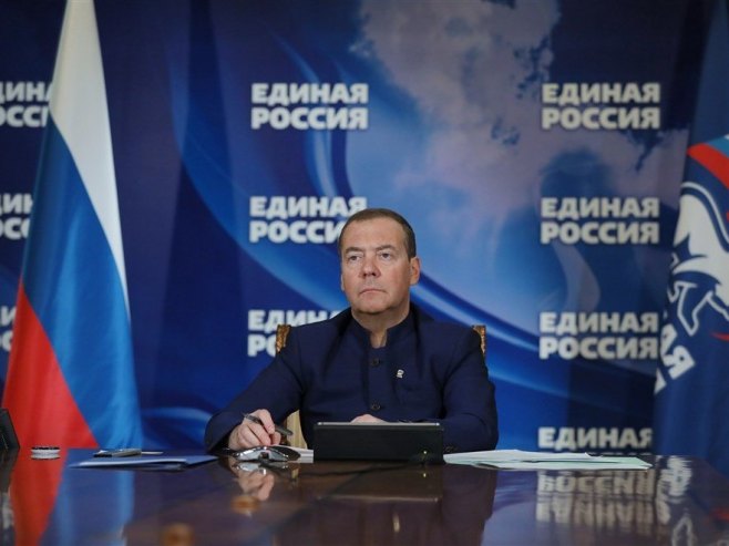 Medvedev: Antiruske sankcije promašaj, SAD zarađuju na Evropi