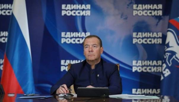 Medvedev: Antiruske sankcije promašaj, SAD zarađuju na Evropi