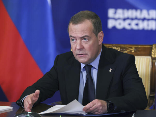 Medvedev čestitao Trumpu: Ne troši novac na parazite i ulizice, tu spada i Ukrajina