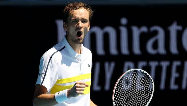 Medvedev izbacio Tsitsipasa i zakazao duel s Đokovićem u finalu