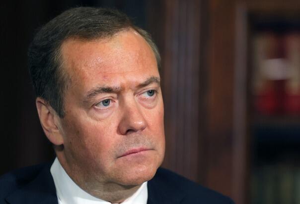 Medvedev: Kad se lijesovi s vojnicima počnu vraćati u Francusku, neće biti izgovora