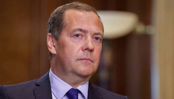 Medvedev: Kishida treba 'sprati sramotu' hara-kirijem