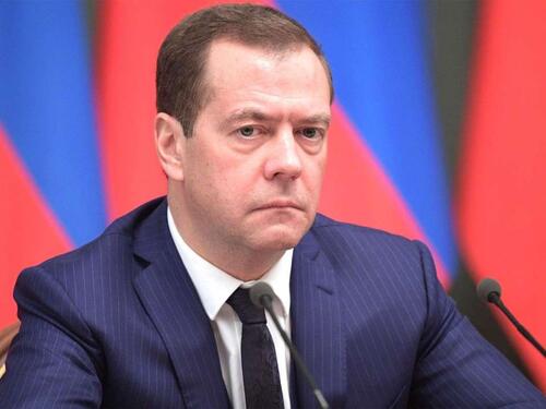 Medvedev nazvao Bidena 'ludom' sramotom Sjedinjenih Država