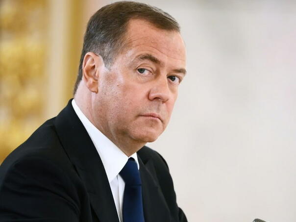 Medvedev: Ne igrajte se avionima