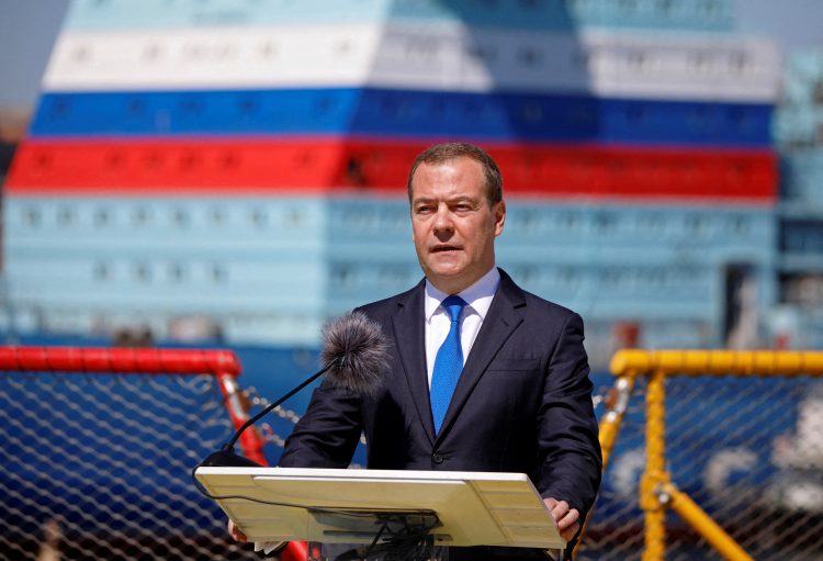 Medvedev spominje prijetnju čovječanstvu