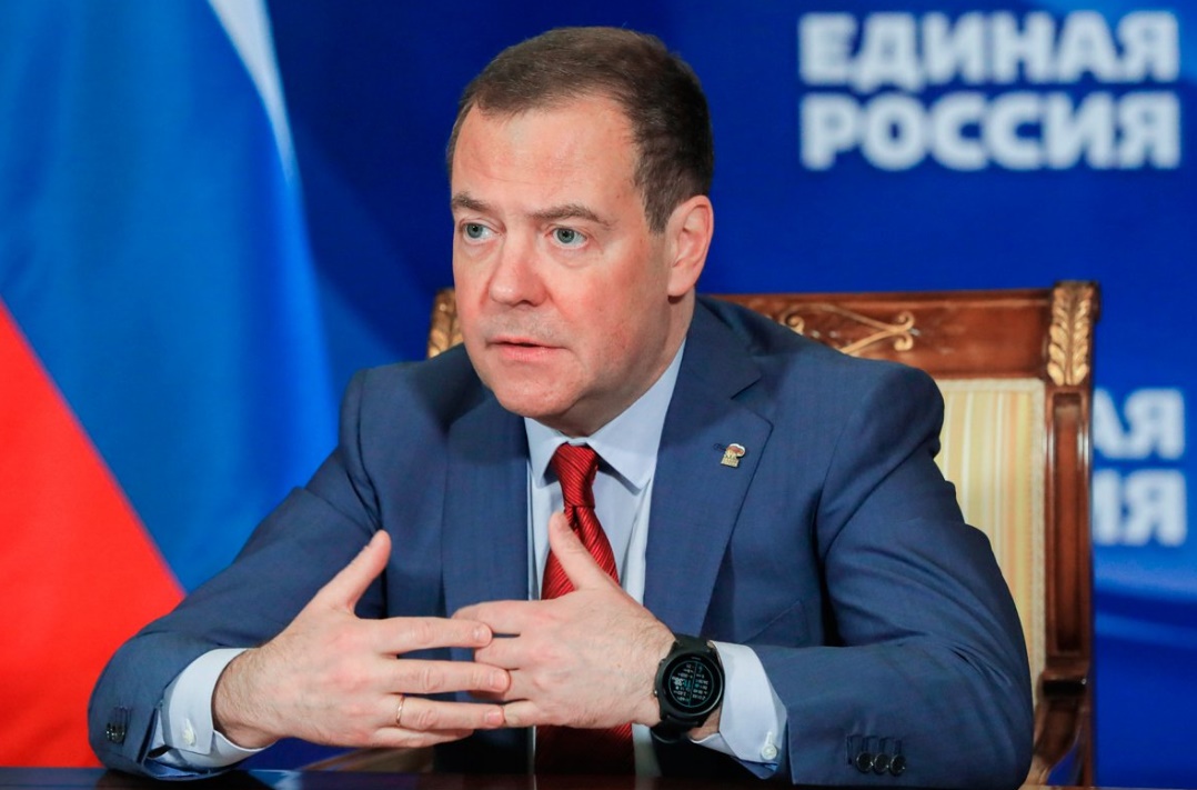 Medvedev: Upumpavanje oružja u Ukrajinu prijeti globalnom nuklearnom katastrofom
