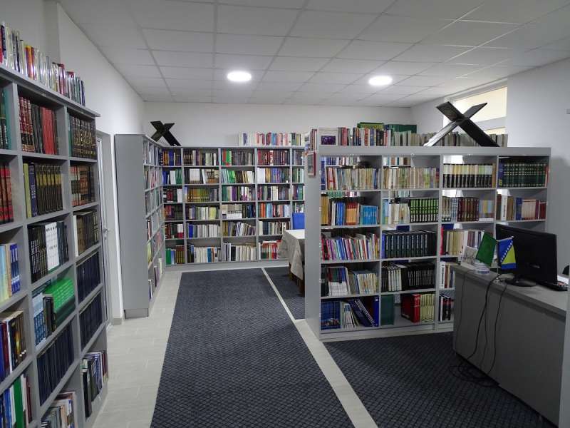 Medžlis IZ Bužim poklonio građanima biblioteku sa trenutnih 15.000 naslova