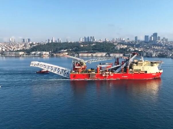 Mega brod od 216 metara prošao Bosforom i blokirao pomorski saobraćaj