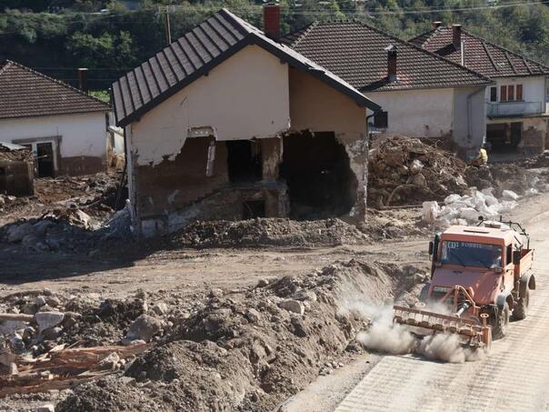 Mehanizacija OS BiH i privatnih kompanija radi na raščišćavanju ruševina u Donjoj Jablanici