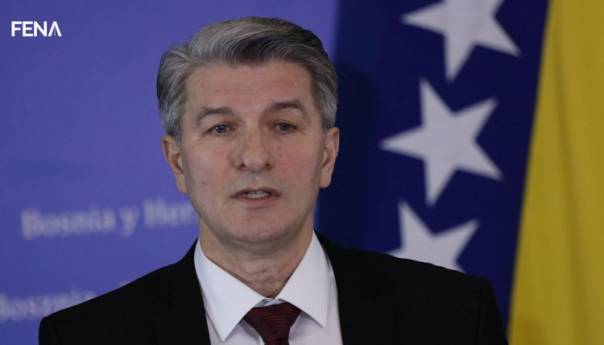 Mehmedović: Otkloniti zakonske prepreke za nabavku vakcina